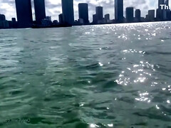 Culo, Playa, Culo grande, Tetas grandes, Garganta profunda, Madres para coger, Al aire libre, Tatuaje