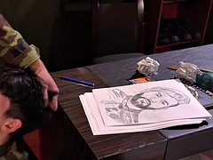 Grosse bite, Homosexuelle, Hard, Muscle, Police, Rasée, Maigrichonne, Uniforme