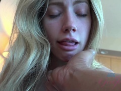 Doigter, Petite amie, Orgasme, De plein air, Public, Chatte, Rasée, Fumer