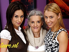 Lécher le cul, Face assise, Mamie, Poilue, Léchez, Naturelle, Jarretelles, Plan cul à trois