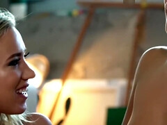 Enthousiasteling, Grote mammen, Blond, Hardcore, Lesbisch, Gezichtspunt, Tiener, Tieten likken