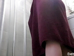 Amateur, Entre bastidores, Morena, Residencia universitaria, Hembra, Fetiche, Pequeña, Ducha