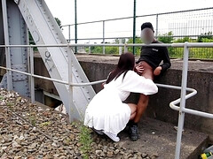 In den arsch, Blasen, Braunhaarige, Handjob, Hd, Interrassisch, Im freien, Flotter dreier