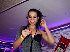 Lieveling, Pijpbeurt, Sperma shot, Hardcore, Lesbisch, Openbaar, Trio, Tieten likken