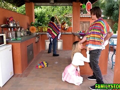 18 ans, Chambre à dormir, Grosse bite, Sucer une bite, En levrette, Hd, Seins naturels, Chatte