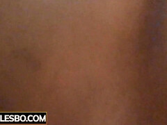 Amateur, Belle grosse femme bgf, Gros seins, Plantureuse, Rondelette, Noir ébène, Doigter, Lesbienne