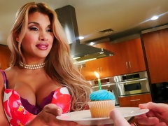 Gorda, Culo grande, Tetas grandes, Rubia, Mamada, Estilo perrito, Pajear, Besar