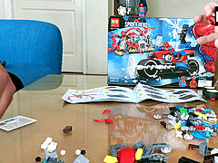 Втроем, Игрушки