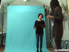 Brunette brune, Club, Européenne, Rasée, Softcore, Solo, Adolescente