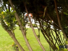 Brunette brune, Seins naturels, De plein air, Pov, Chatte, Rasée, Suçant, Nénés