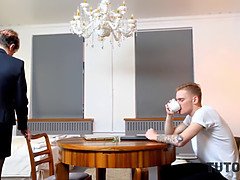 Blasen, Geile alte tussi, Grossvater, Reif, Milf, Mutti, Strümpfe