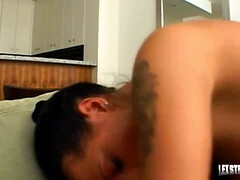 Kont, Grote mammen, Pijpbeurt, Hakken, Ondergoed, Moeder die ik wil neuken, Tatoeage, Tieten likken