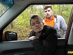 お尻, 茶髪の, 車, 衣服着たままセックス, アウトドア, 公共, 剃毛, ガリガリ