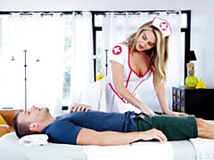 Gros cul, Grosse bite, Gros seins, Blonde, Sucer une bite, En levrette, Infirmière, Nénés