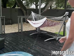 Blasen, Kehlenfick, Hundestellung, Hardcore, Hd, Latina, Pov, Titten