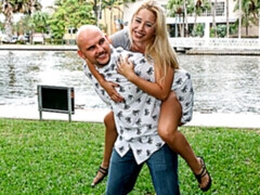 Verga grande, Mamada, Estilo perrito, Tetas naturales, Pov, Cabello corto, Flaco, Tetas