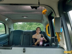 Брюнетки, В машине, Юбки, Софткор, Тату