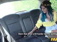 Amateur, Anal, Británico, Penetracion con dedos, Penetracion con puños, Al aire libre, Chupando, Tatuaje