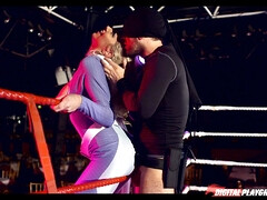 Grote mammen, Blond, Laarzen, Brits, Rondborstig, Aangekleed, Hardcore, Kut duiken