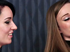 Lieveling, Grote lul, Bruinharig, Naakte man aangeklede vrouw, Europees, Handbeurt, Masturbatie, Trio