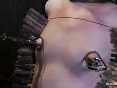 Sadomasoquismo, Amarrada, Dominación, Penetracion con dedos, Humillación, Látex, Mascara, Castigada