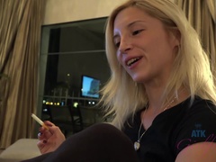 Sucer une bite, Éjaculation interne, Branlette thaïlandaise, Petite femme, Pov, Maigrichonne, Fumer, Nénés