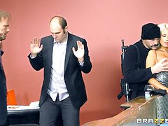 Grosser arsch, Grosser schwanz, Grosse titten, Blondine, Paar, Gehörnter ehemann, Interrassisch, Latina