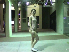 Dansen, Extreem, Gapende, Masturbatie, Monster, Orgasme, Openbaar, Alleen