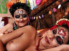 Stellung 69, Arsch, Schlafzimmer, Braunhaarige, Masturbation, Natürlichen titten, Öl, Sich ausziehen