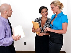 Culo grande, Verga grande, Tetas grandes, Mamada, Estilo perrito, Madres para coger, Oficina