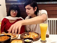 Asiatisch, Pummelig, Süss, Schwanz, Freundin, Hardcore, Natürlichen titten, Ablutschen