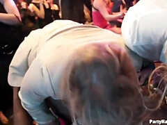 Большой член, Брюнетки, Глубокая глотка, Фетиш, Каблуки, Вечеринка, Чулки, Тату