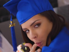 Nana, Salle de bains, Grosse bite, Sucer une bite, Collège université, Hd, Embrassement, Maman