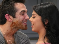 Минет, Семяизвержение, Затыкание рта, Лизание, Натуральные сиськи, Киски, Тату, Сиськи