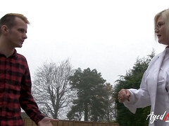 18 jaar, Mooie dikke vrouwen, Grote mammen, Brits, Hondjeshouding, Vingeren, Masturbatie, Kut duiken