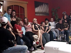 Leie, Blasen, Braunhaarige, Gruppe, Lecken, Lingerie, Rasiert, Strümpfe