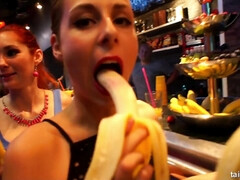 お尻, 気狂い, 手コキする, ハードコア, 裸, オージー, 公共, オマンコ