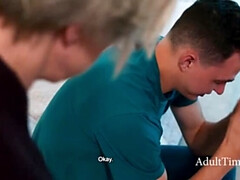 Grote mammen, Blond, Rondborstig, Gezin, Brillen, Moeder die ik wil neuken, Stiefmoeder, Taboe