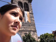 Amateur, Sucer une bite, Argent, Petite femme, Public, Réalité, Pute, Adolescente