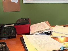 Sucer une bite, Tir de sperme, Branlette thaïlandaise, Talons, Seins naturels, Bureau, Pov, Rousse roux