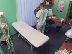 Leie, Grosse titten, Blasen, Arzt, Hundestellung, Lecken, Krankenschwester, Büro