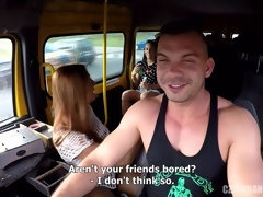 Sucer une bite, Brunette brune, Bus, Ivre, Partouze, Hard, Public, Adolescente