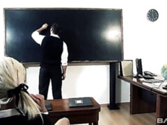 Gros cul, Gros seins, Sucer une bite, En levrette, Seins naturels, Élève, Adolescente, Nénés