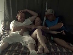 お尻, ベッドルーム, フェラチオ, 自家製, 3p男男女, 母, オマンコ, 三人