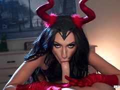 Plantureuse, Gorge profonde, En levrette, Dortoir, Embrassement, Seins naturels, Infirmière, Chatte