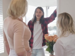 Blond, Pijpbeurt, Oudere vrouw, Stel, Hondjeshouding, Likken, Kut duiken, Trio