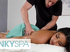 Grosser schwanz, Grosse titten, Blasen, Braunhaarige, Spermaladung, Aufs gesicht abspritzen, Lecken, Massage