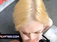 18 jahre, Blondine, Blasen, Schwanz, Aufs gesicht abspritzen, Handjob, Sklave, Uniform