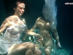 Nana, Gros seins, Brunette brune, Fétiche, Piscine, Douche, Adolescente, Sous marin