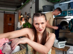 Morena, Universidad, Loco, Checa, Polla, Cabello corto, Estudiante, Tetas